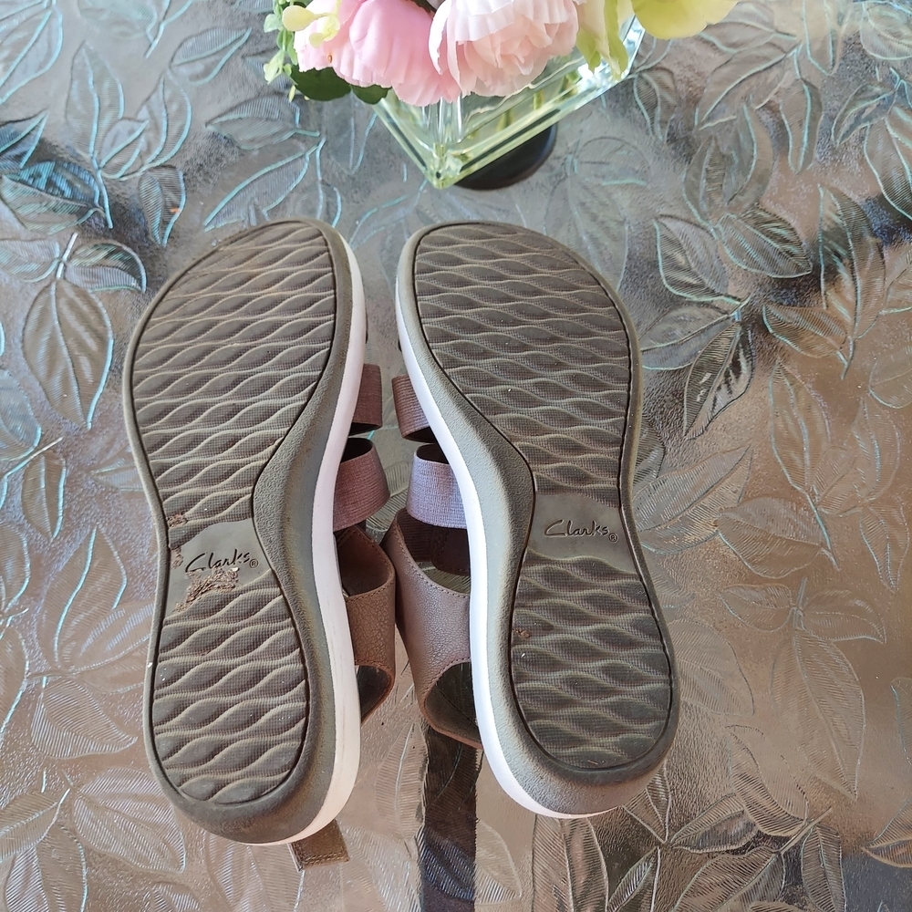 Clarks Gray / White Women's Sandals. Size 8M. Comfy Soft - Picture 5 of 6